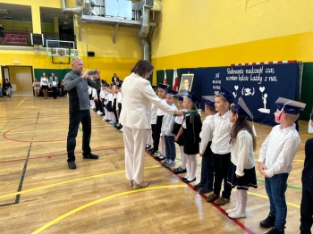 a09888f2-2f01-40c9-be45-6bc01dd3c0a3