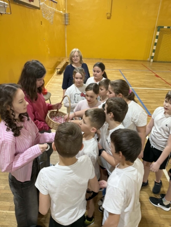 d6153dca-c8c1-4395-8d5c-606e31245693