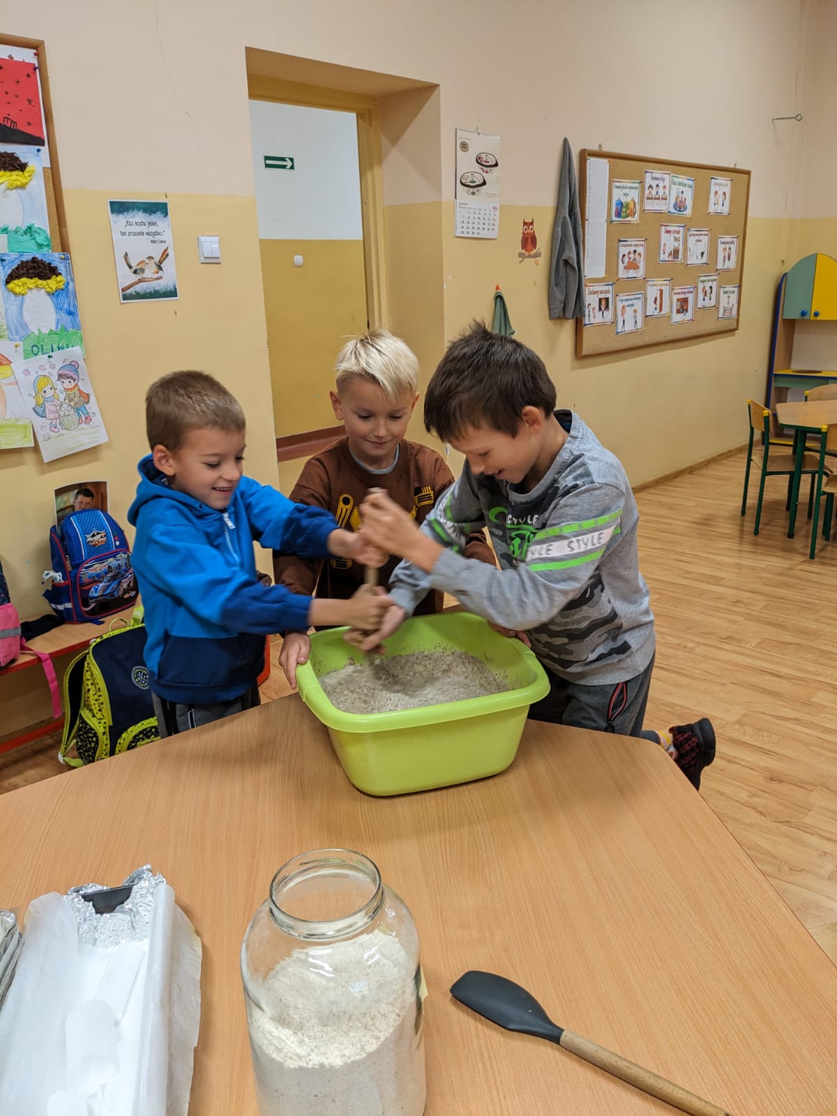 Dzień Chleba w Świetlicy Szkolnej: Smakowita Lekcja Tradycji