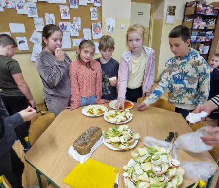 ''Dopalam się zdrowo'', czyli Światowy Dzień Owoców i Warzyw w naszej szkole