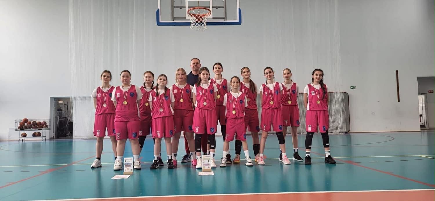 Złote koszykarki ze Strzegowa!