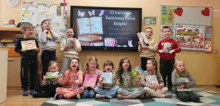 Dzieci z naszego przedszkola w Gminnej Bibliotece publicznej