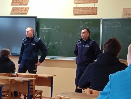 Spotkanie z uczniami szkół średnich w związku z promocja zawodu policjanta